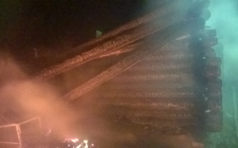 В Кировской области в пожаре в частном доме погибли два человека