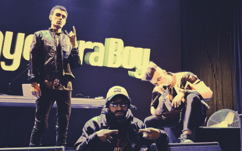 Кировские поклонницы борются за билеты на концерт Элджея