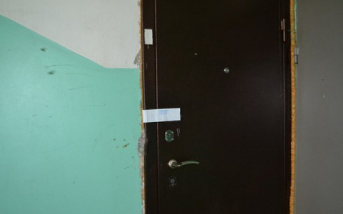 В мэрии пообещали избавить жильцов дома в центре Кирова от трупного запаха