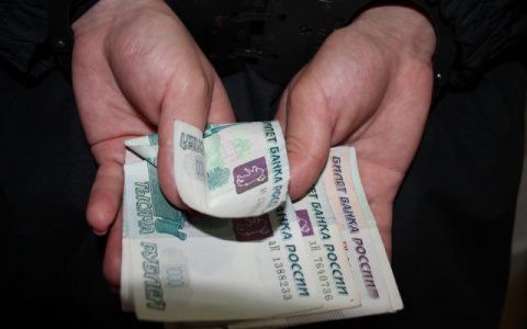 Арестован кировчанин, который вместе с полицейскими незаконно продал 279 КамАЗов