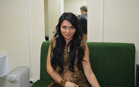 Певица Света заказала в Кирове охапку роз и рояль