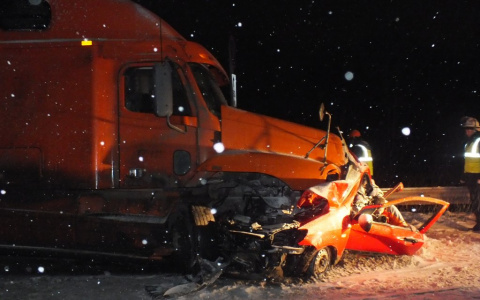 На трассе Подгорянка-Шихово столкнулись фура и иномарка: трое погибших
