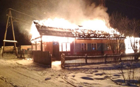 В Кировской области полностью сгорело здание, стоящее рядом с подстанцией