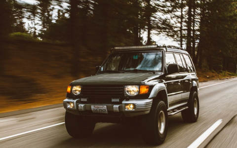 Кировский завод покупает иномарку за 2,5 миллионов рублей