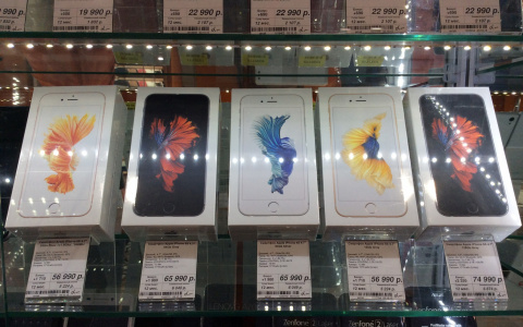 В Кирове неизвестный украл пять iPhone из киоска в торговом центре