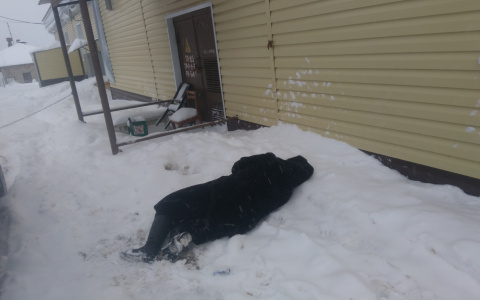 В Чепецке на берегу реки нашли тело женщины