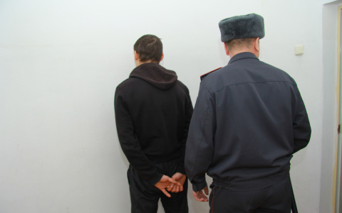 В Кировской области мужчина из-за долга убил знакомого и его сожительницу