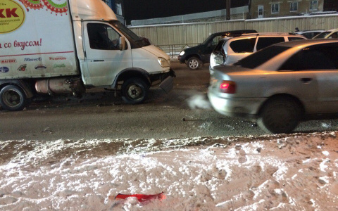 Видео: на Октябрьском проспекте произошла массовая авария