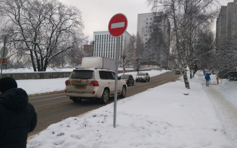 В Кирове перед въездом на улицу Казанскую пропал знак "кирпич"