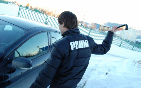 В Кирове мужчина угнал иномарку и попал на ней в ДТП