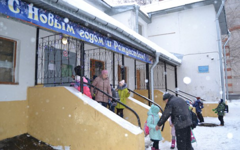 Мэрия не нашла нарушений в школе №24, где дети переодевались на морозе