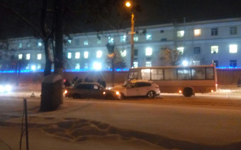 Из-за ДТП в районе Лепсе движение заблокировано в обе стороны