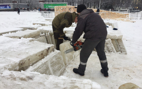 Стало известно, почему для Театралки закупили грязный лед