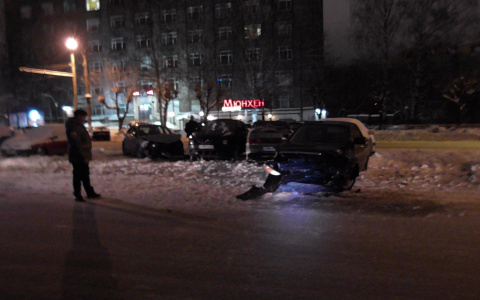 В Кирове 18-летний водитель «Приоры» устроил ДТП с пятью машинами