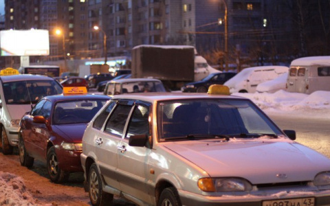 В такси назвали стоимость проезда в Кирове в новогоднюю ночь