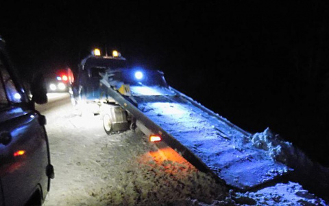 Ночью на трассе «Вятка» «Рено Дастер» протаранил эвакуатор