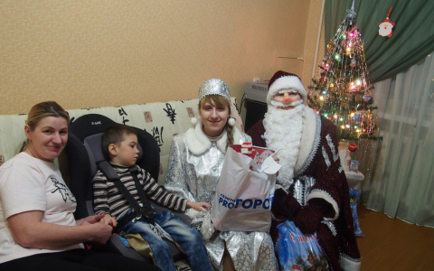 Дети с ограниченными возможностями получили подарки на Новый год