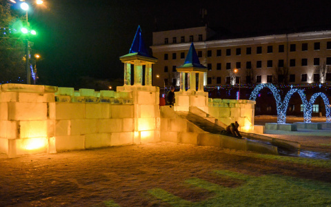 В новогоднюю ночь на Театральную площадь можно будет попасть через 4 КПП