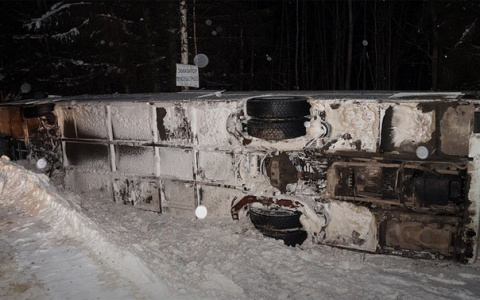 Пассажиров автобуса, слетевшего в кювет в Коми, экстренно доставили в Киров