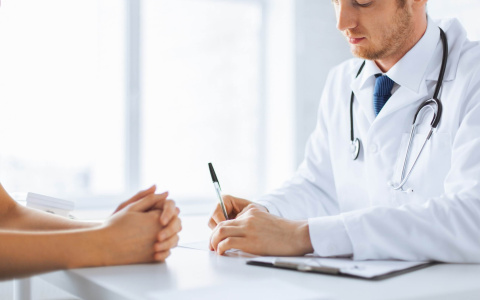 Кожа, волосы, нервы... Хронический запор — это удар по всему организму!