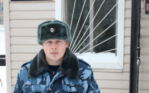 В Кировской области сотрудник колонии спас женщину на пожаре