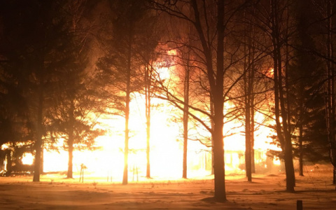 Что обсуждают: пожар в поселке Боровица и ДТП на трассе Киров - Пермь