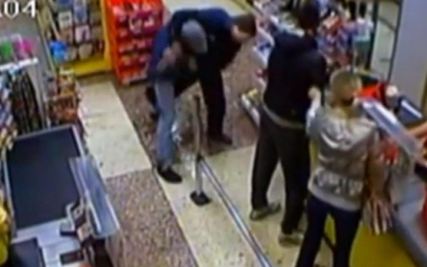 Очевидцы: «В кировском магазине футбольные фанаты устроили драку»