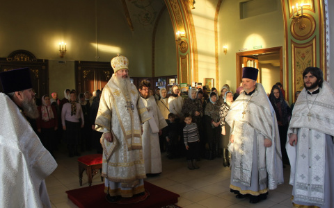 Митрополит Марк провел Божественную литургию в Екатерининской церкви