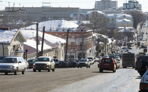В Кирове на улице Ленина могут запретить парковаться
