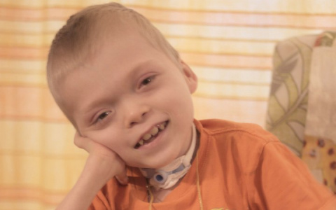 В Кирове 8-летний мальчик с искусственным горлом начал говорить предложениями