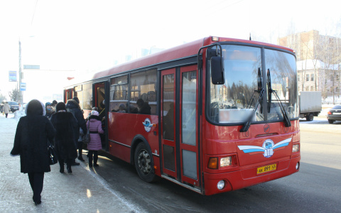 В Кирове неизвестные разбили окно водителя автобуса № 23