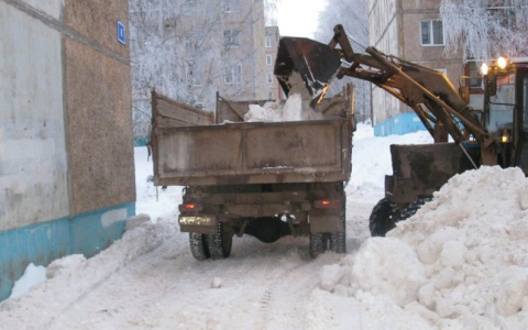 Дорожникам приказали вывозить больше снега из-за ухудшения погоды в Кирове