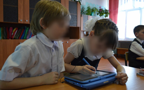 "Девочка пронесла нож и поранила одноклассника": родители и психолог о насилии в кировских школах