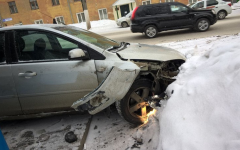 В Кирове иномарка влетела в ларек с водой