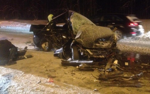 На трассе Казань - Малмыж столкнулись пять авто: погибли двое человек