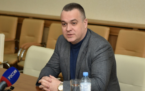 Глава администрации сравнил заросли в Кирове с лицом пьющего мужчины