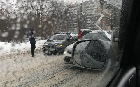 Снегопад в Кирове: за полдня произошло почти 40 аварий
