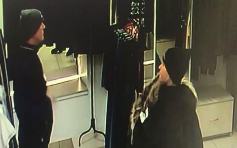 Видео: в Кирове из магазина парень с девушкой украли сумку
