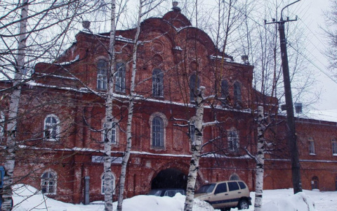 Здание спортшколы «Юность» вернут монастырю