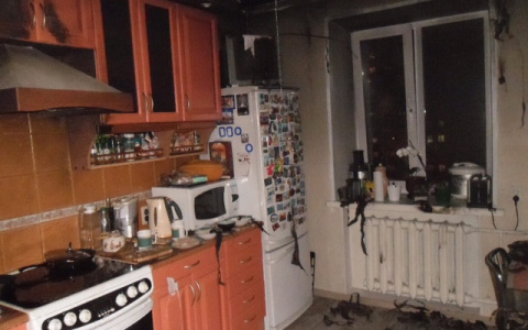 В Кирове сгорела кухня из-за кипящего масла