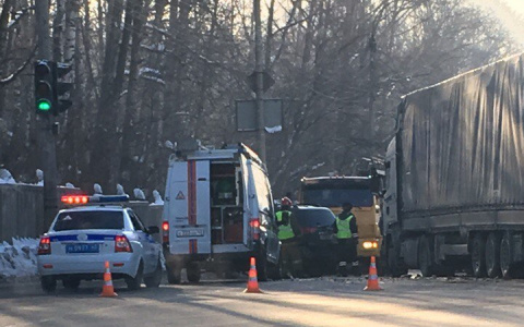 Из-за ДТП на Производственной полностью перекрыто движение в город