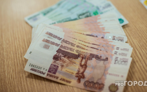 Смотритель давал места на закрытом кладбище в Кирове за взятку