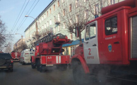 В Кирове произошел пожар в магазине спорттоваров: сотрудников и посетителей эвакуировали