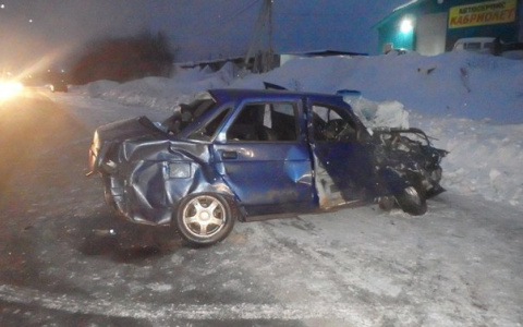 В Кировской области из-за отпавшего колеса столкнулись два авто: пострадали 4 человека