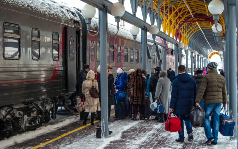 В поезде пассажир пытался дать взятку полицейскому из Кирова
