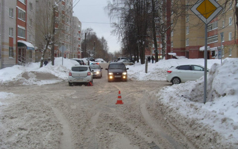 В Кирове водитель сбил 10-летнюю девочку и сам увез ее в больницу