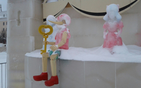 В администрации Кирова рассказали, когда уберут ледовый городок на площади