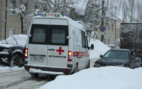 Очевидцы: «В Кирове первоклассница получила тяжелую травму, прыгая с крыши»