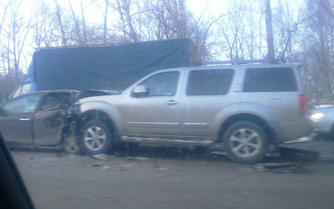 В Кирове перед Старым мостом столкнулись 5 машин: есть пострадавшие