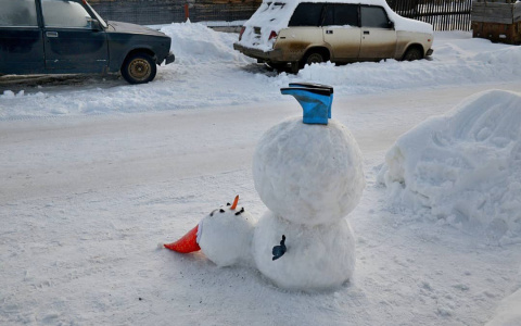 7 фото самых смешных и странных снеговиков в Кирове